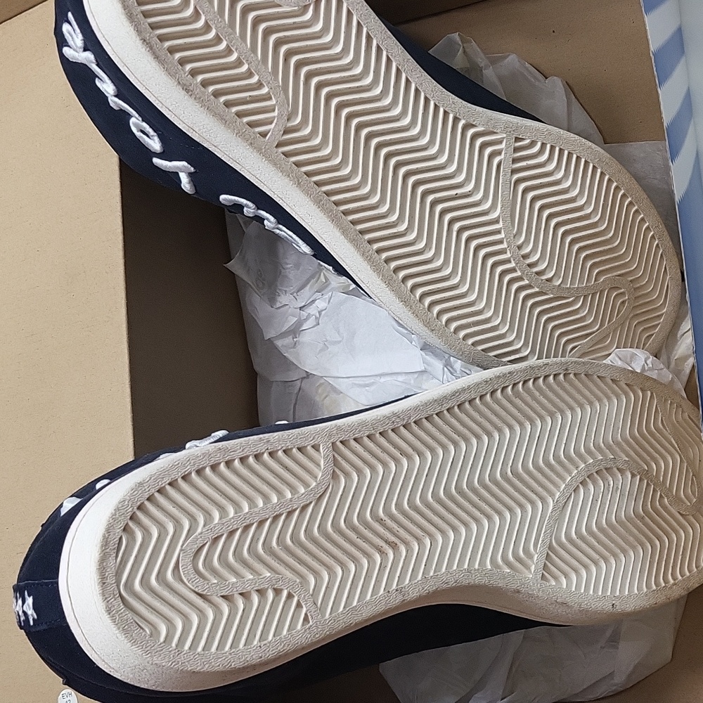 Sneaker - Picture 3 of 4